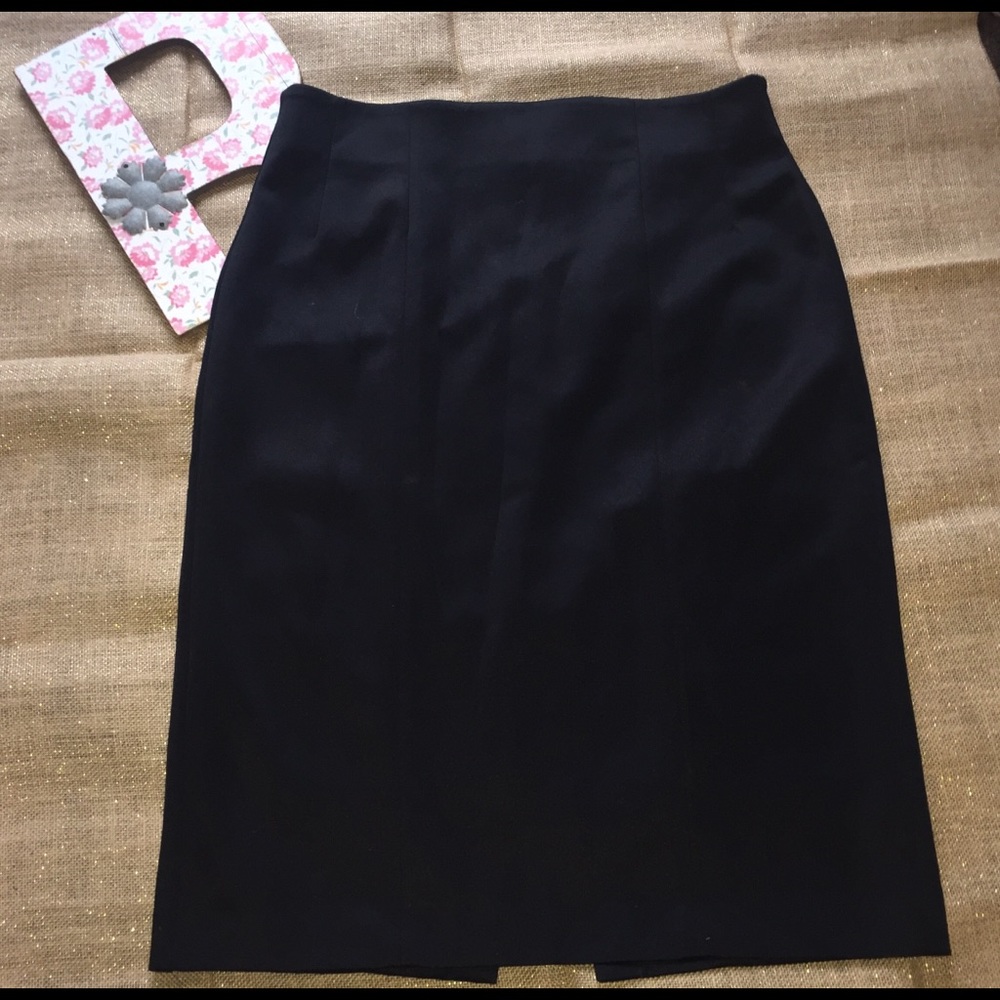 Black pencil skirt great for every occasion!